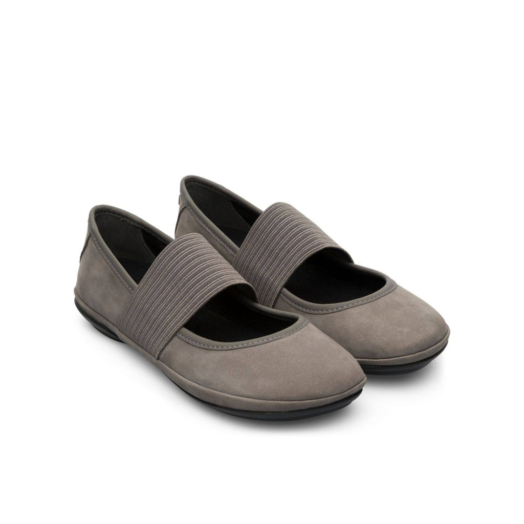 Gray Ballerinas I57827