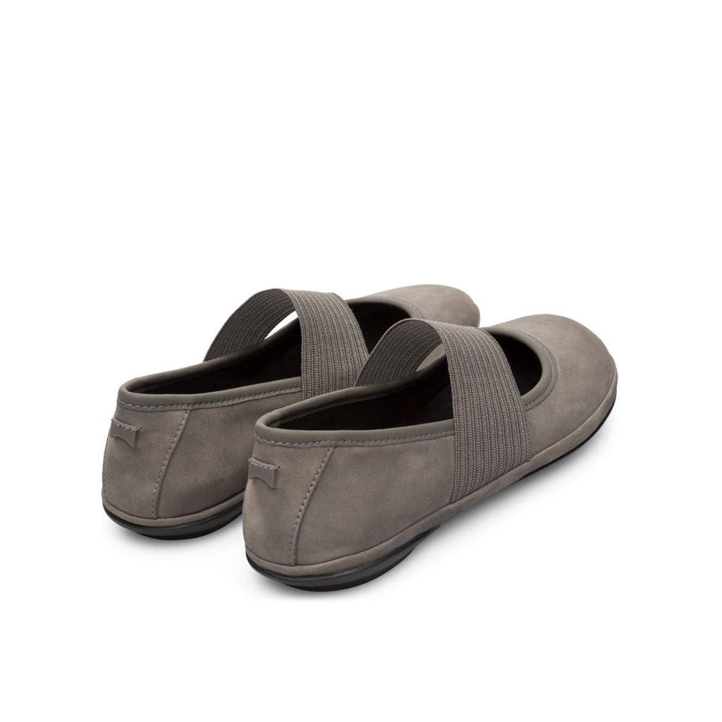Gray Ballerinas I57827