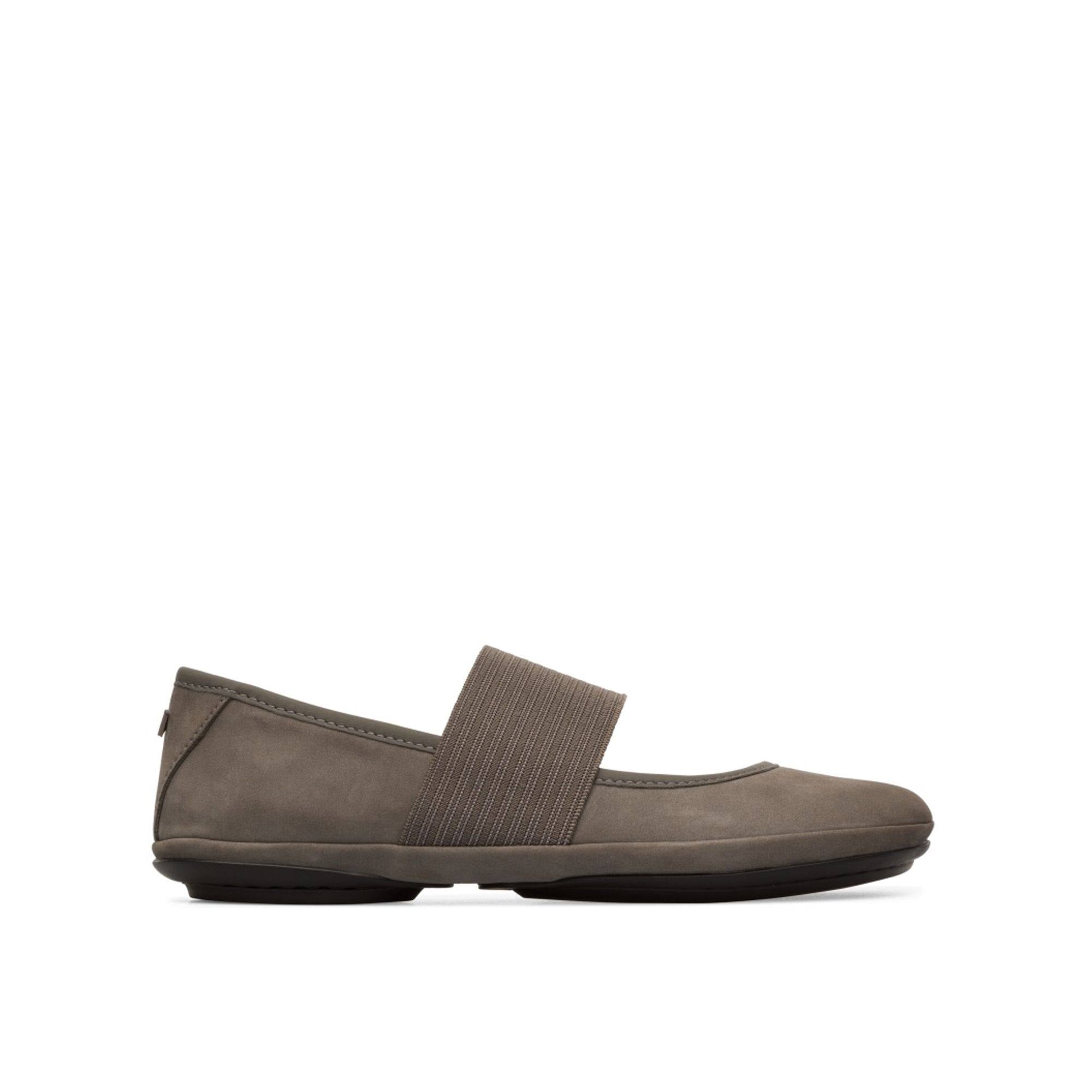 Gray Ballerinas I57827