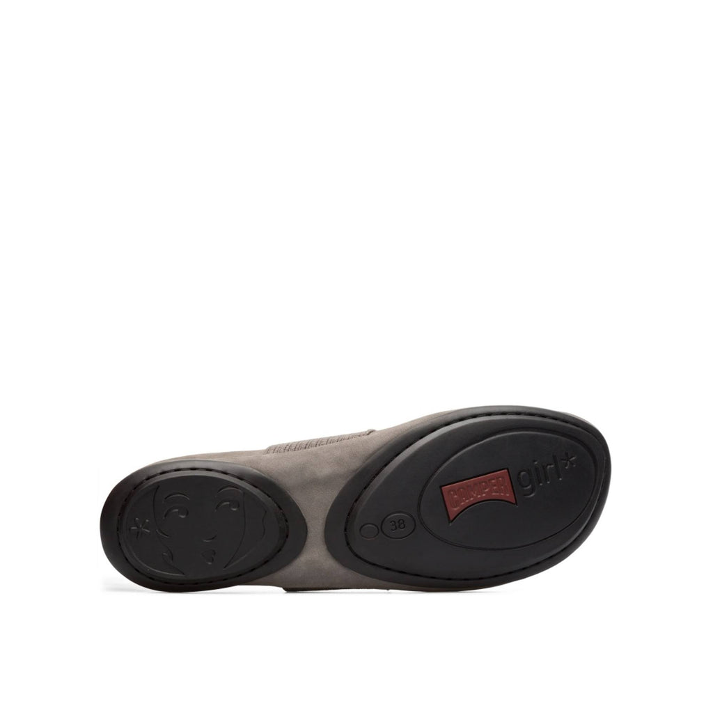 Gray Ballerinas I57827