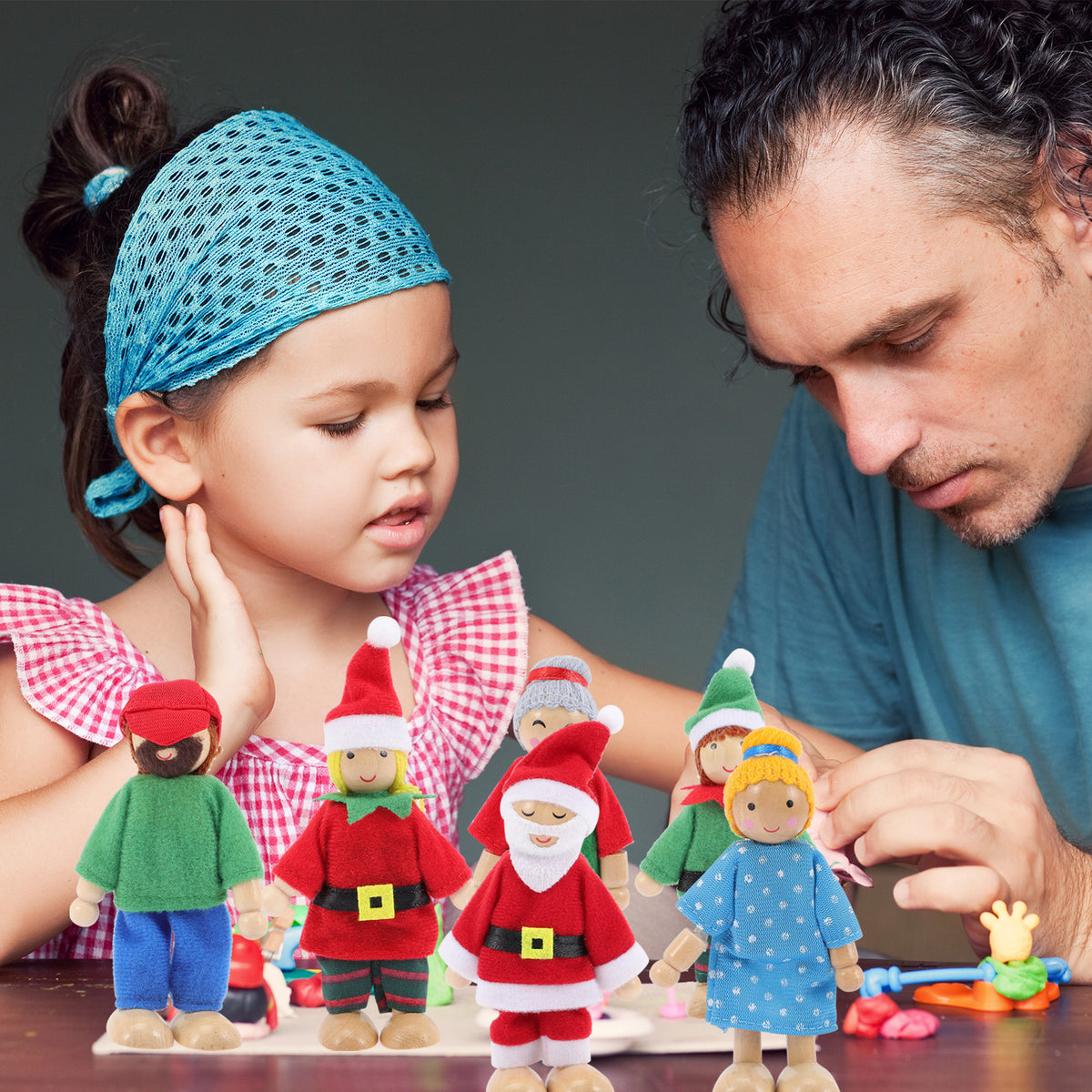 28 pcs Wooden Doll Playset M823713