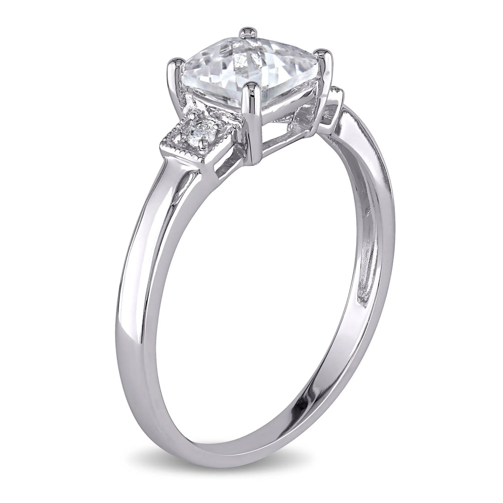 10kt White Gold 3-Stone Engagement Ring D8500