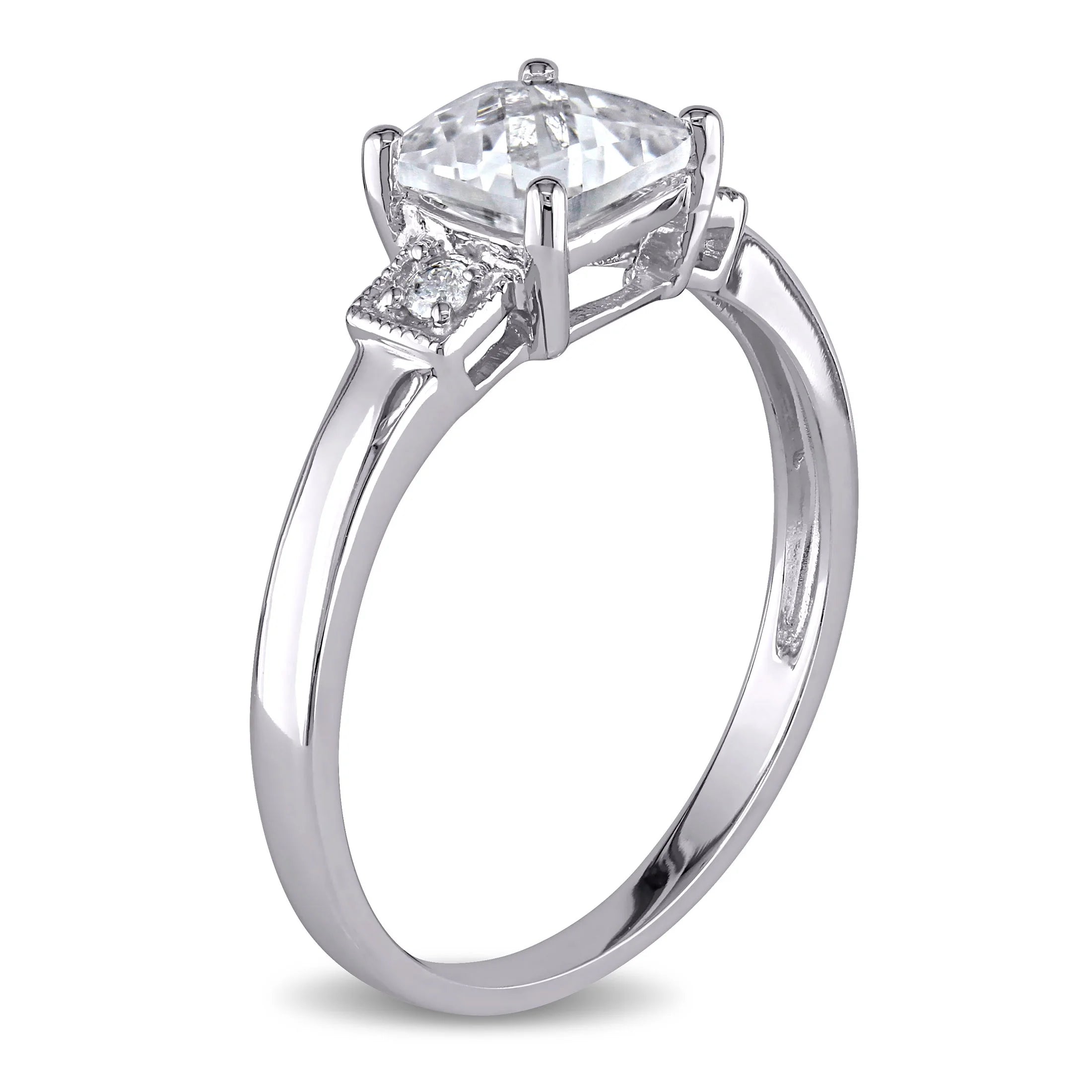 10kt White Gold 3-Stone Engagement Ring D8500