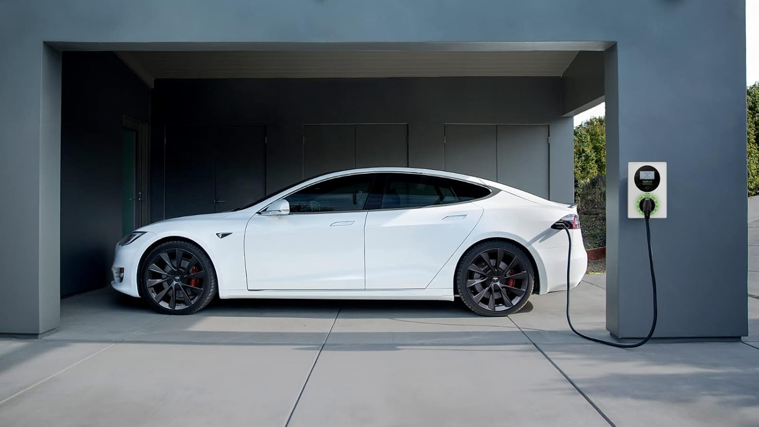 Level 2 Smart Electric Vehicle Charger with LCD Touchscreen F18092